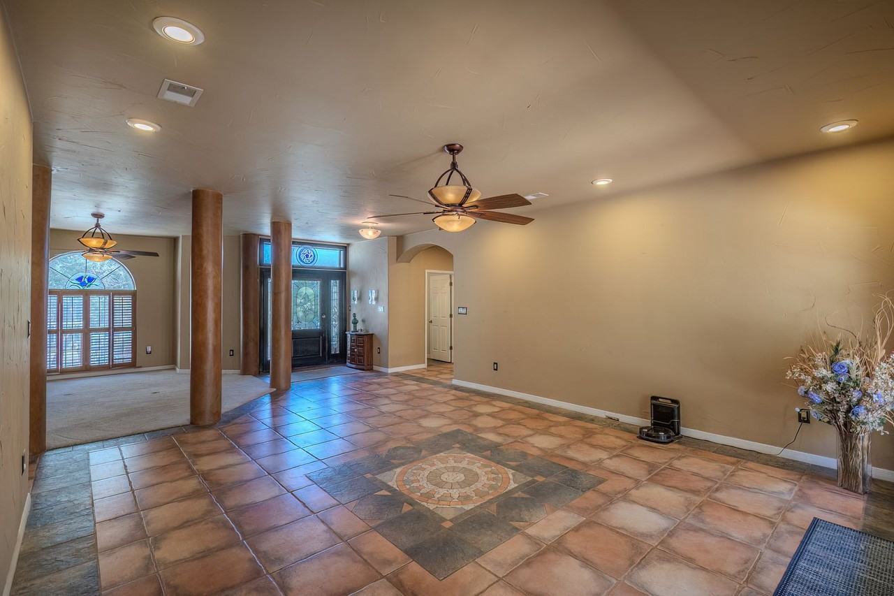 111 Coker Ln - Photo 4 of 50