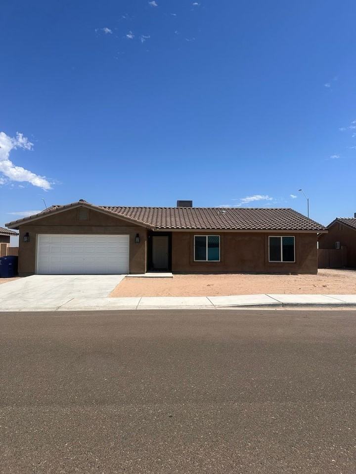 7338 E 44th Pl
