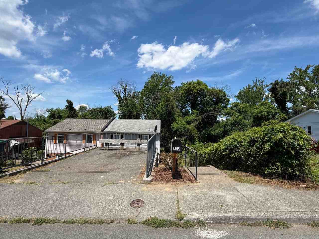 813 Ridge St - Photo 4 of 30