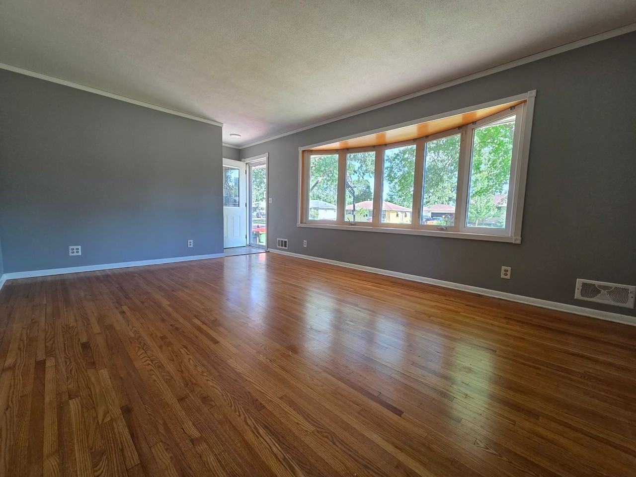 841 Lund Ave Ne - Photo 2 of 22
