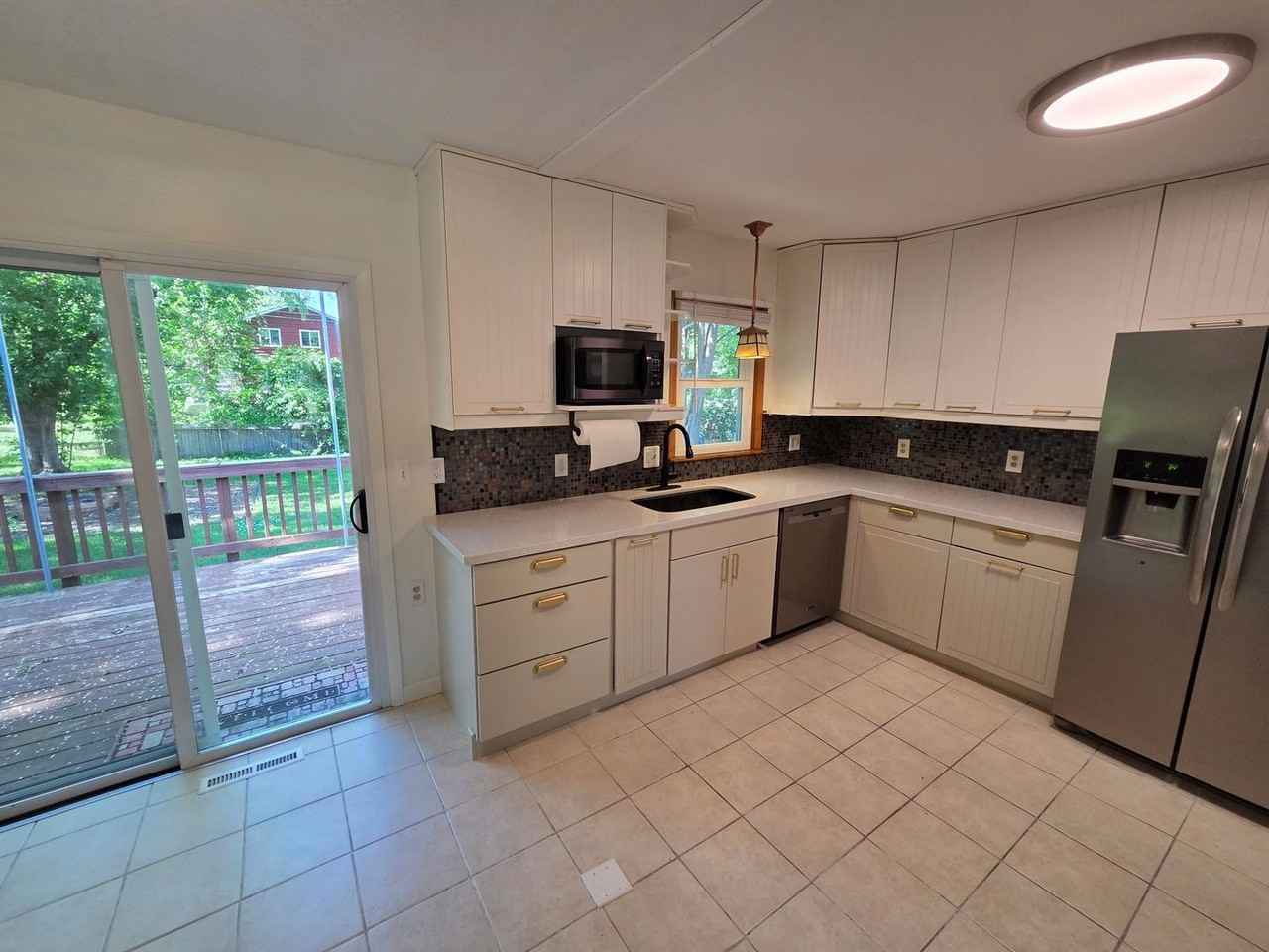 841 Lund Ave Ne - Photo 4 of 22