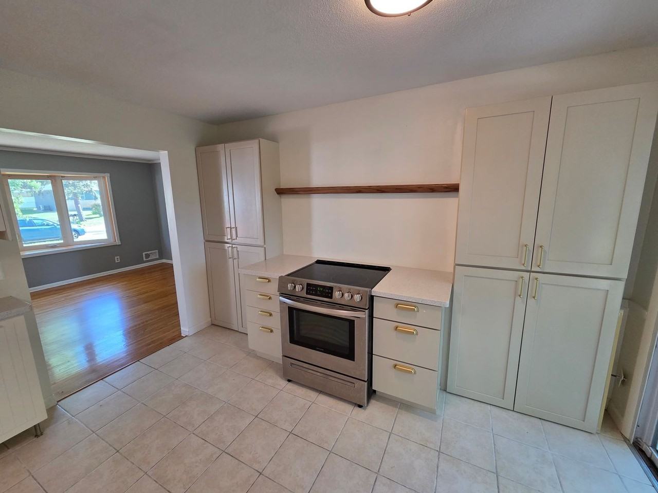 841 Lund Ave Ne - Photo 5 of 22