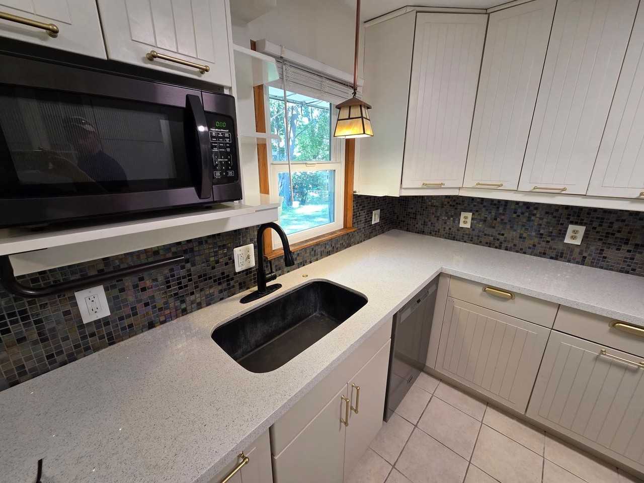 841 Lund Ave Ne - Photo 6 of 22