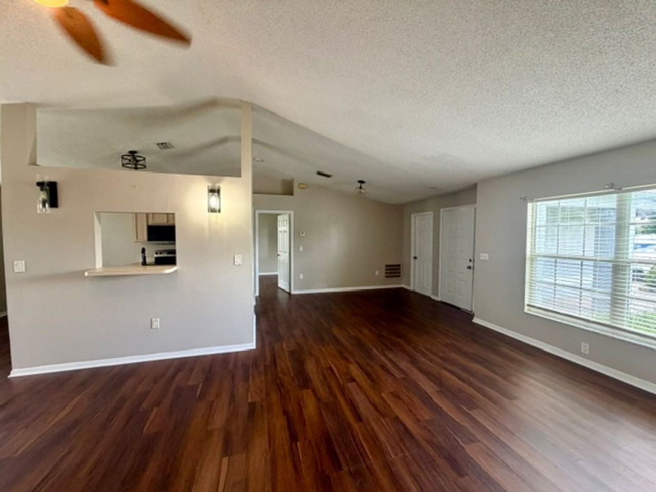 3175 Victoria Dr - Photo 2 of 14