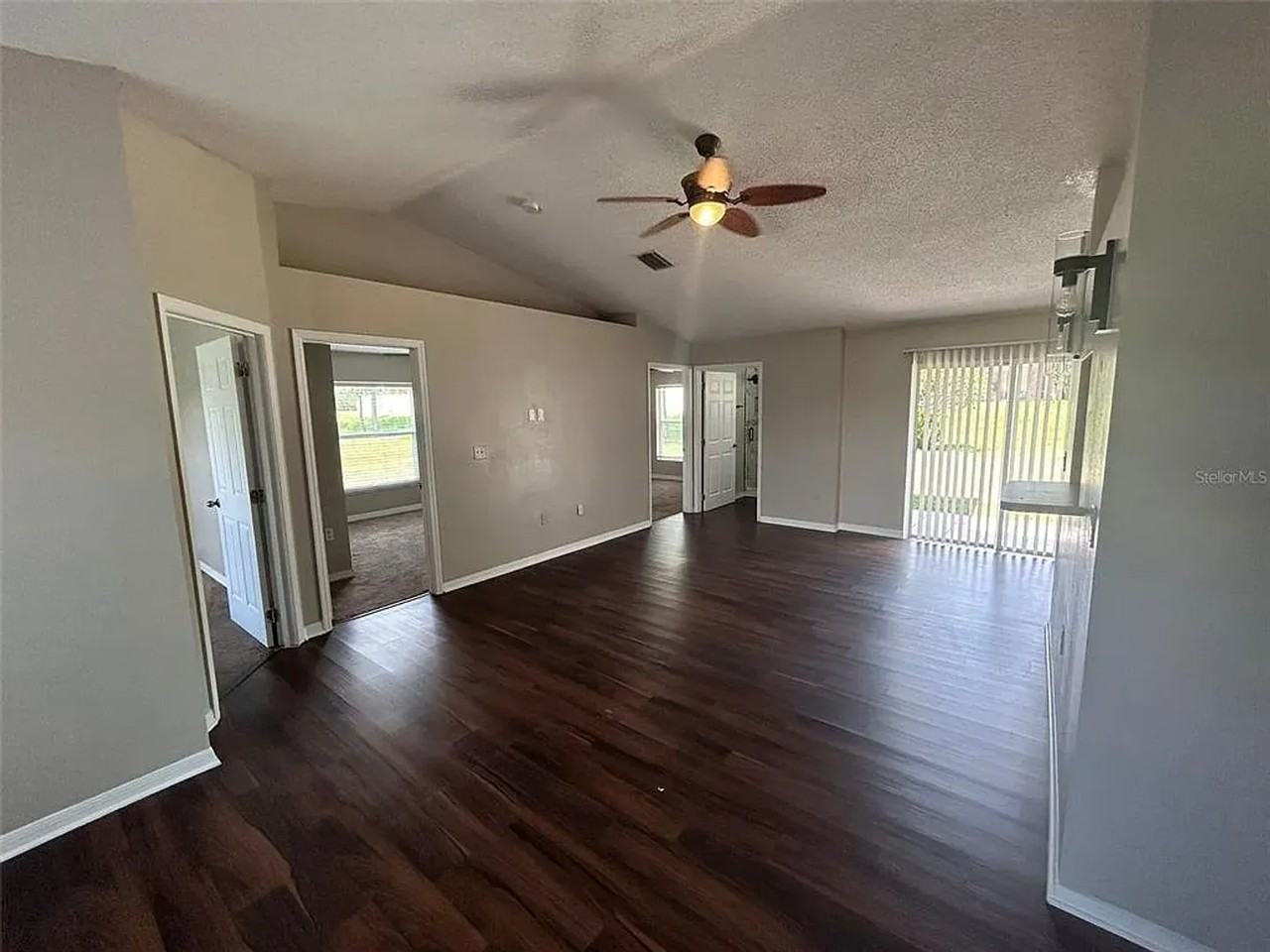 3175 Victoria Dr - Photo 4 of 14