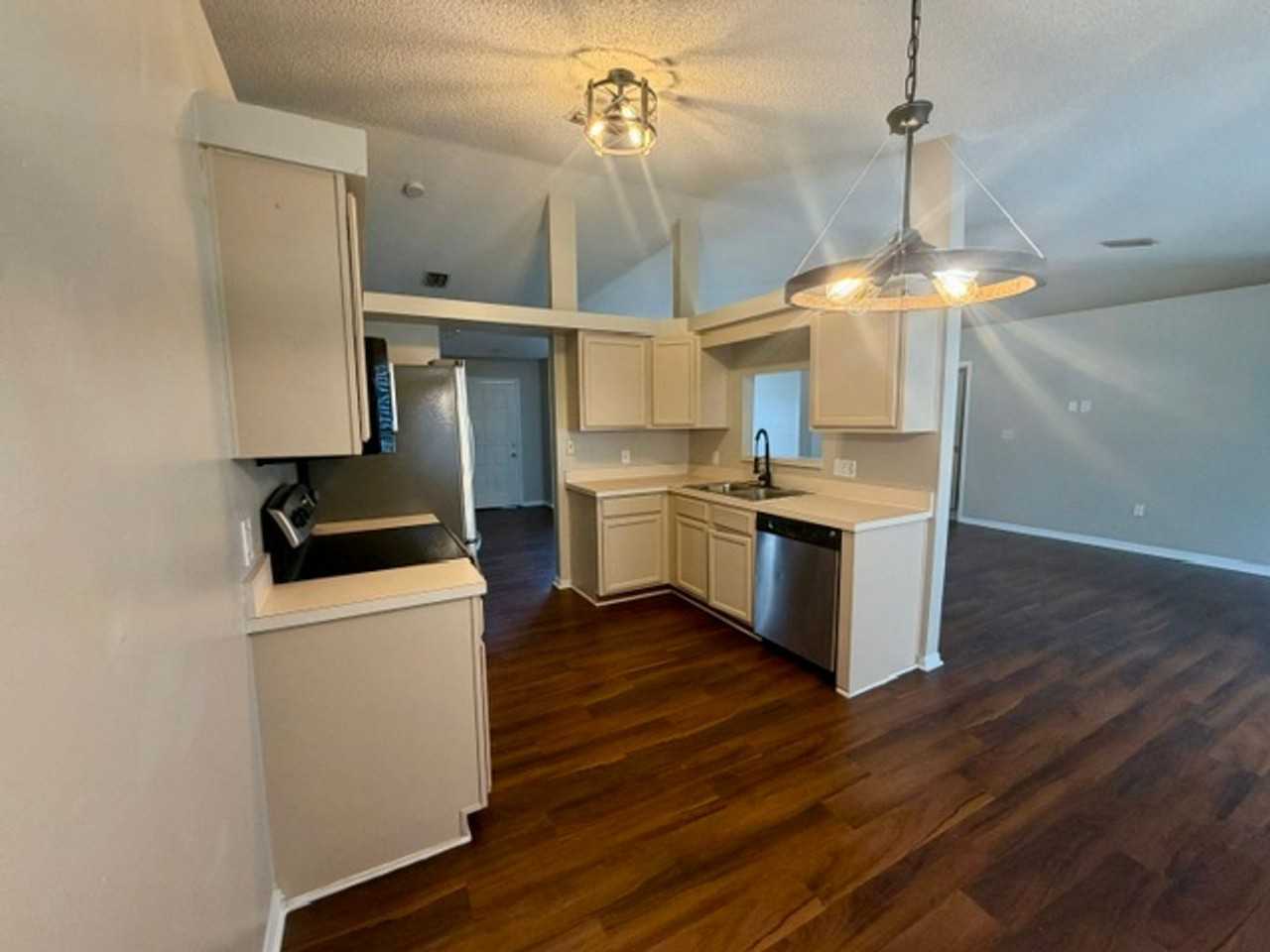 3175 Victoria Dr - Photo 6 of 14