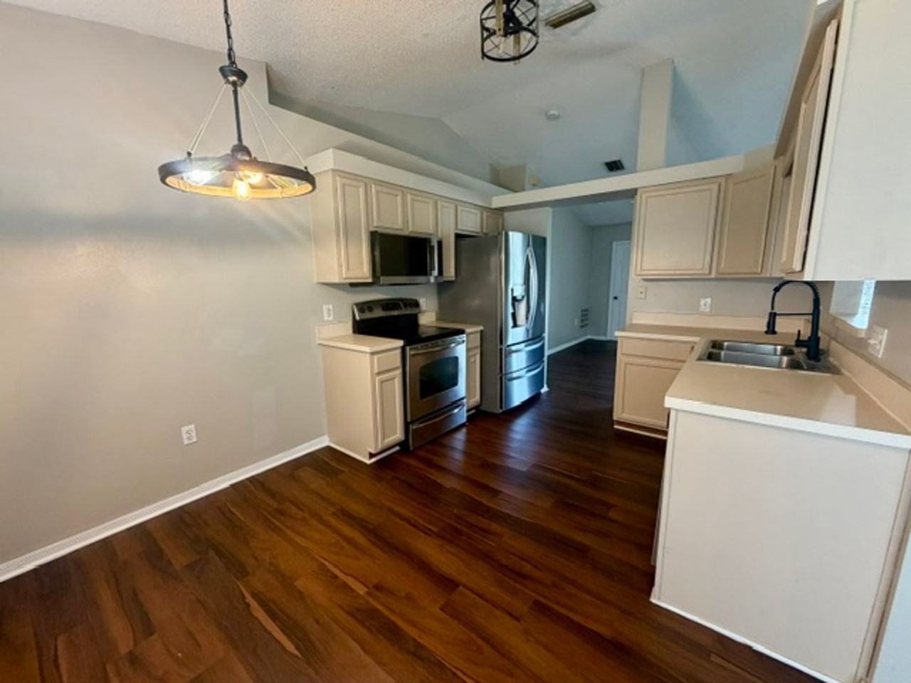 3175 Victoria Dr - Photo 7 of 14