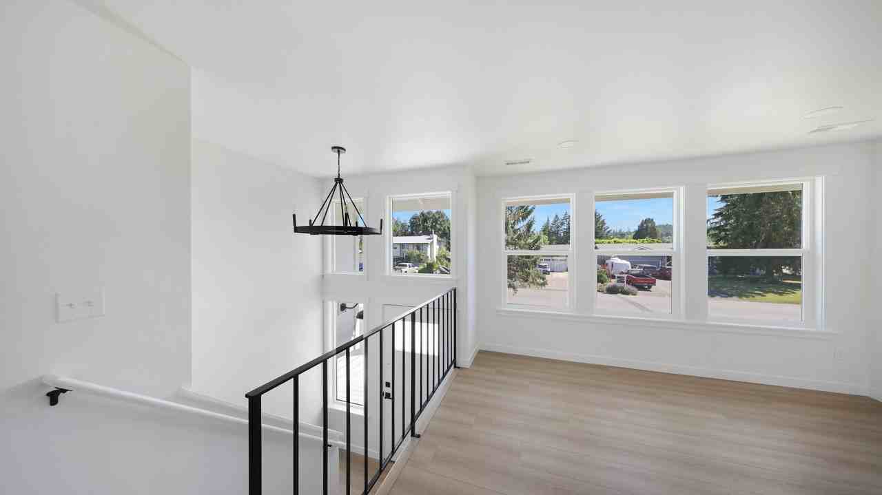 2310 30th St - Photo 2 of 16