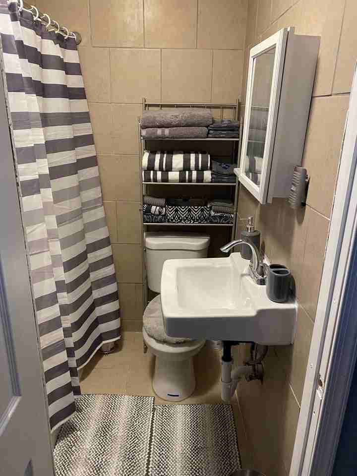 1103 W 7th St - Photo 6 of 28