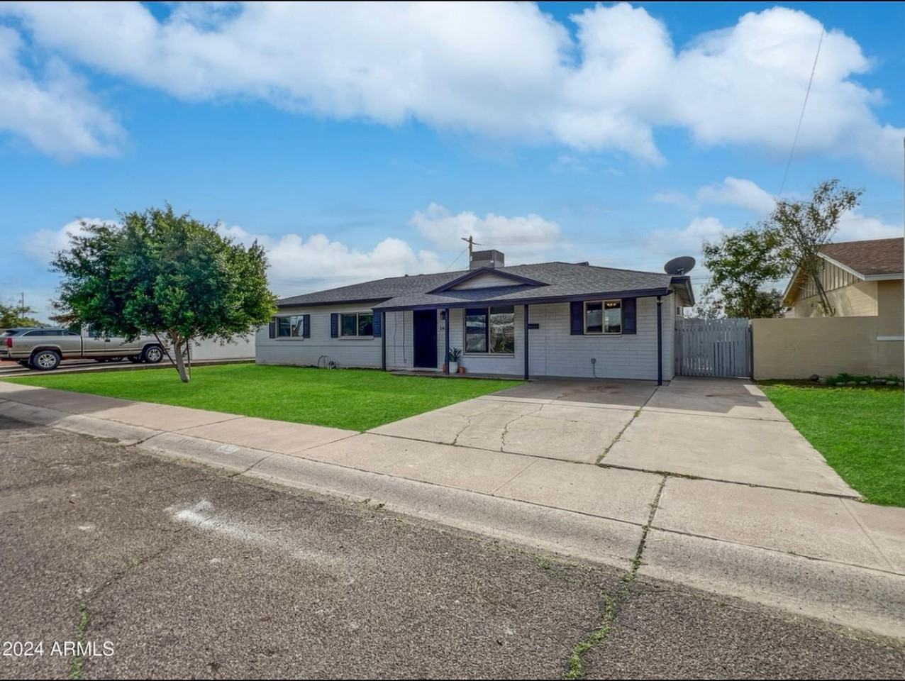 1415 W 7th St - Photo 2 of 16