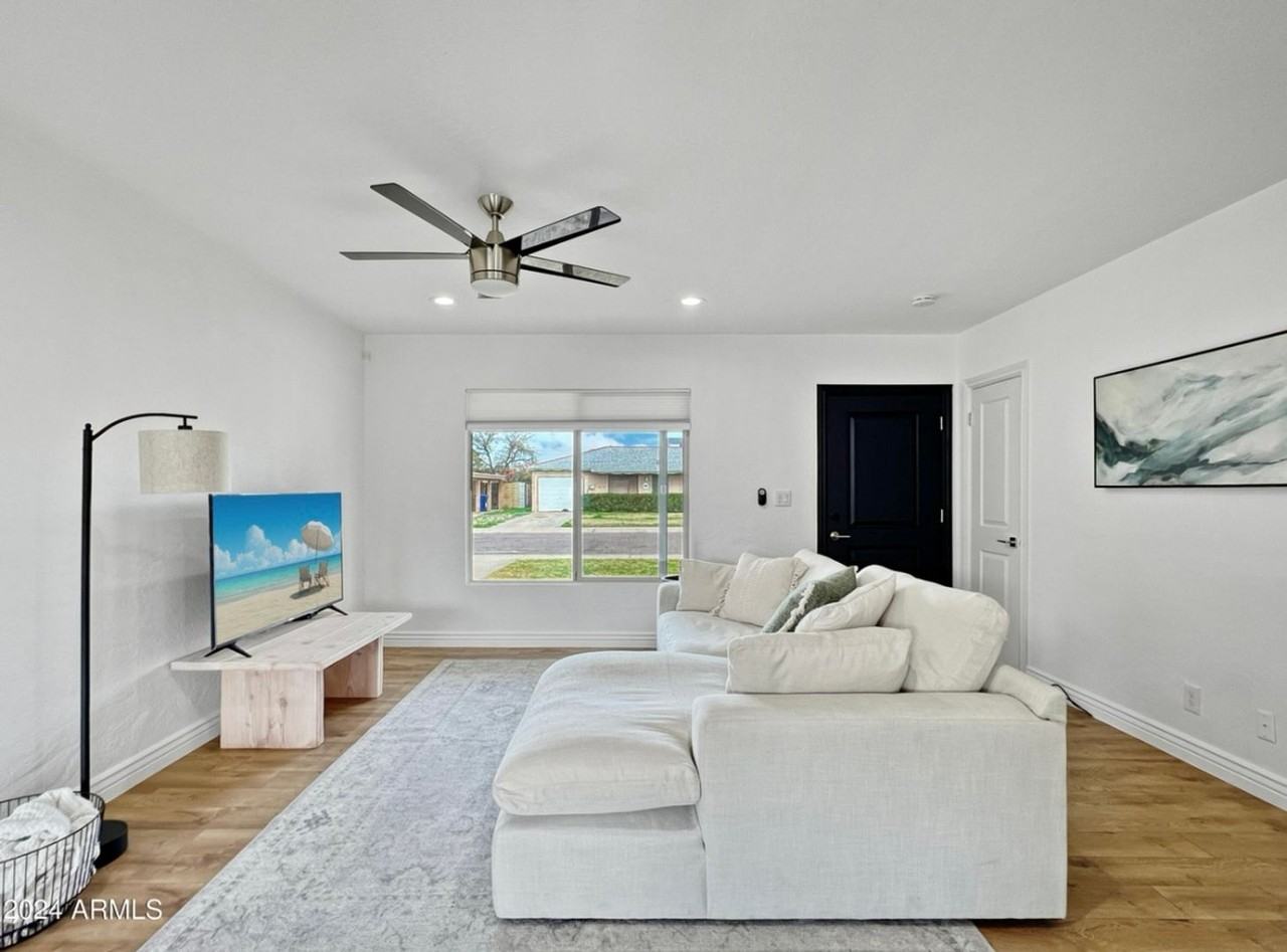 1415 W 7th St - Photo 5 of 16
