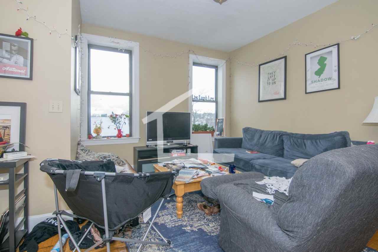 13 Highgate St - Photo 2 of 16