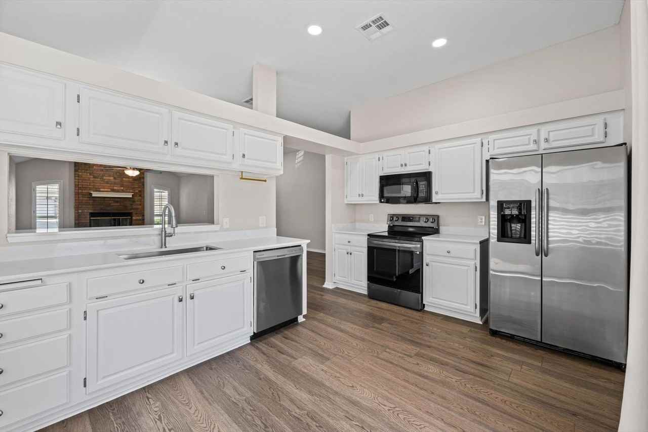 7717 Doris Dr - Photo 6 of 38