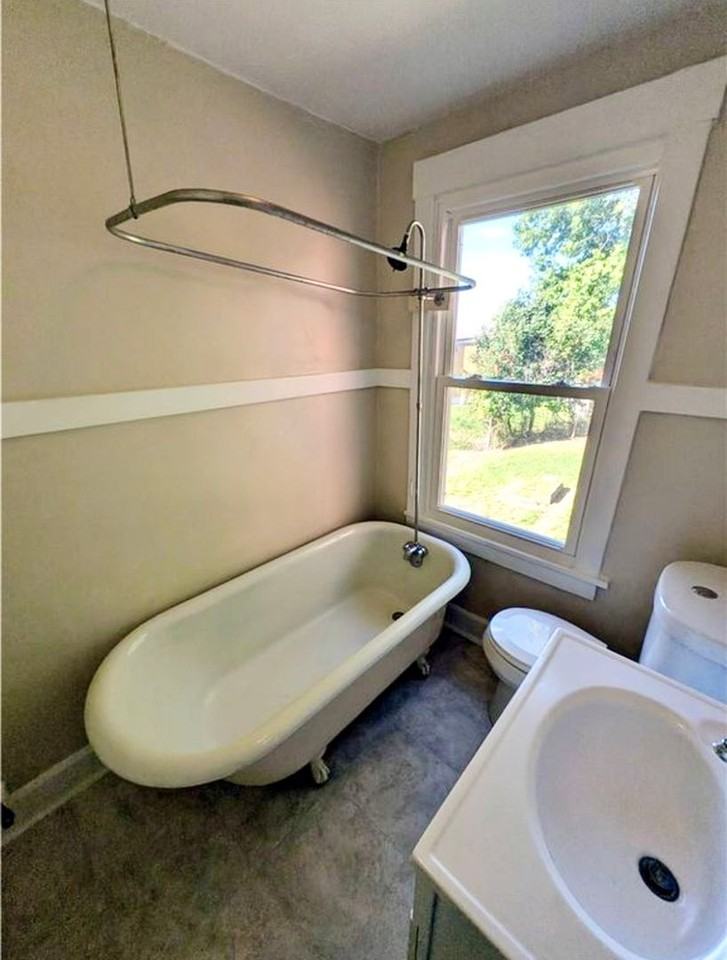 7231 Somerset St - Photo 6 of 10