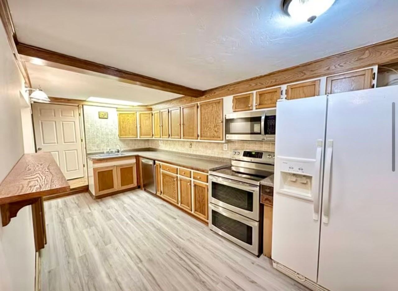2422 Main St - Photo 3 of 7