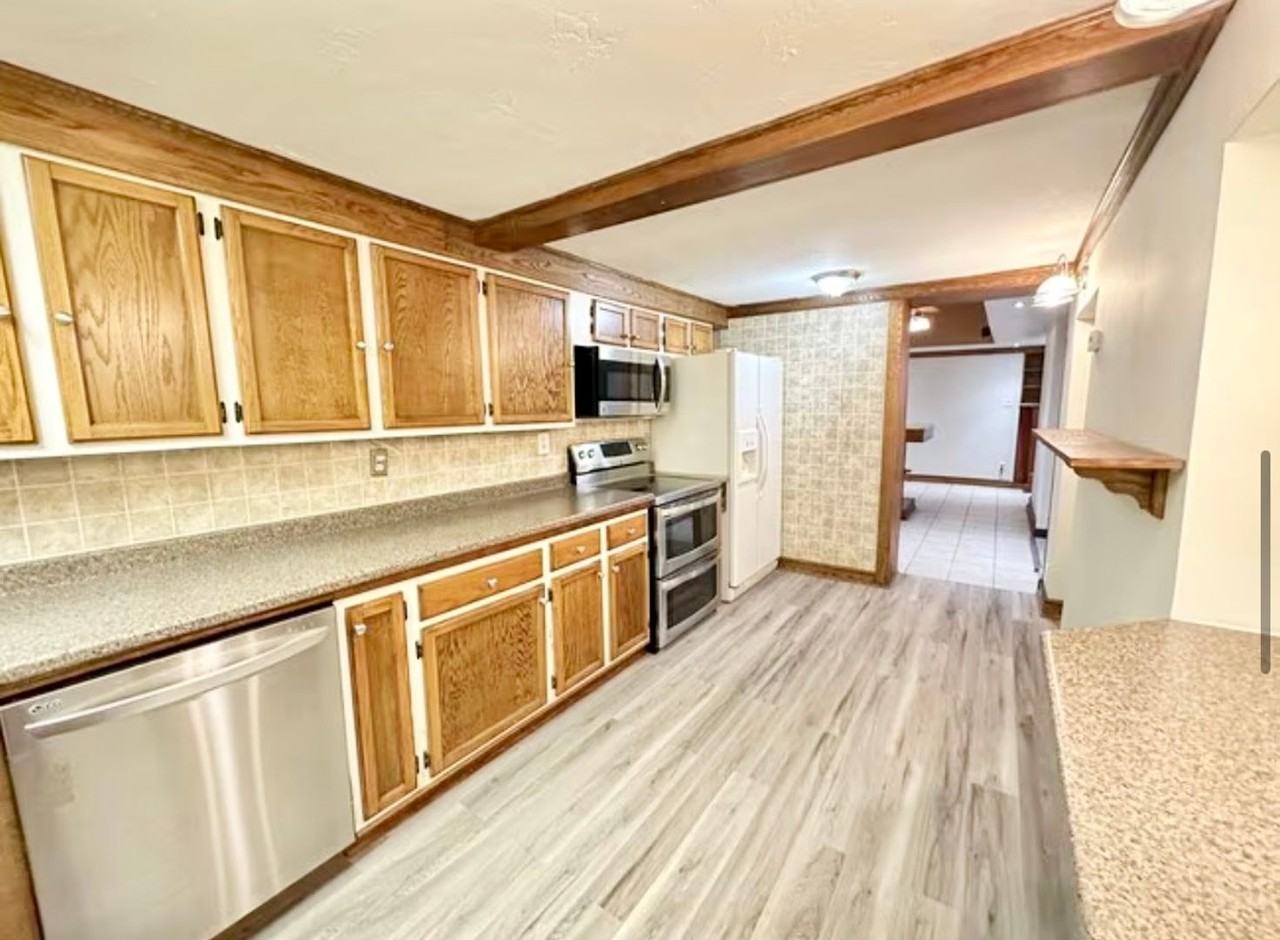 2422 Main St - Photo 4 of 7