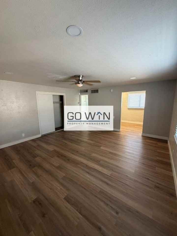 8639 N 7th Ave - Photo 5 of 33