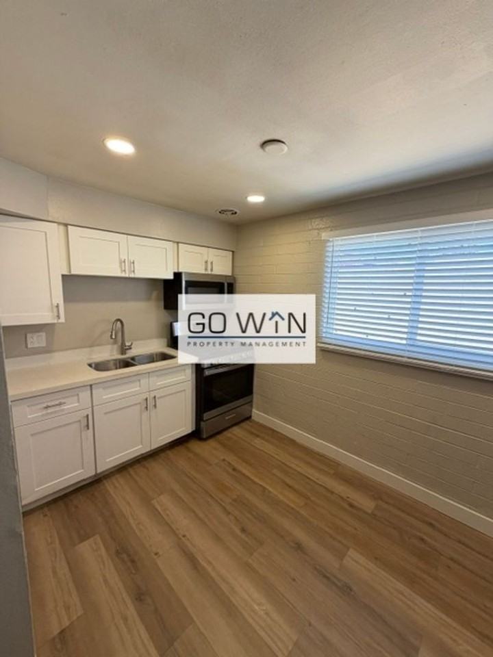 8639 N 7th Ave - Photo 6 of 33