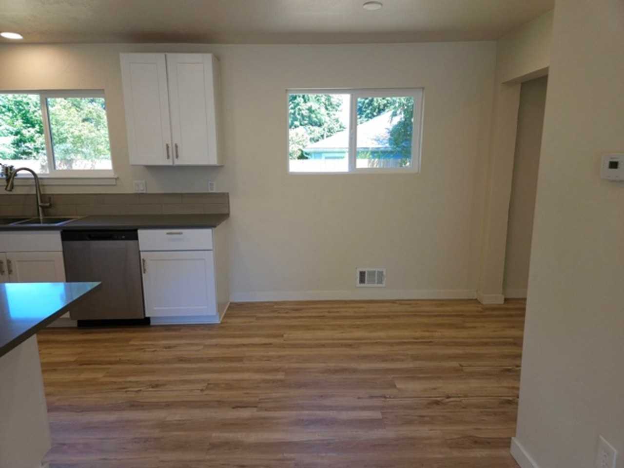 3994 Crestview Dr S - Photo 4 of 28