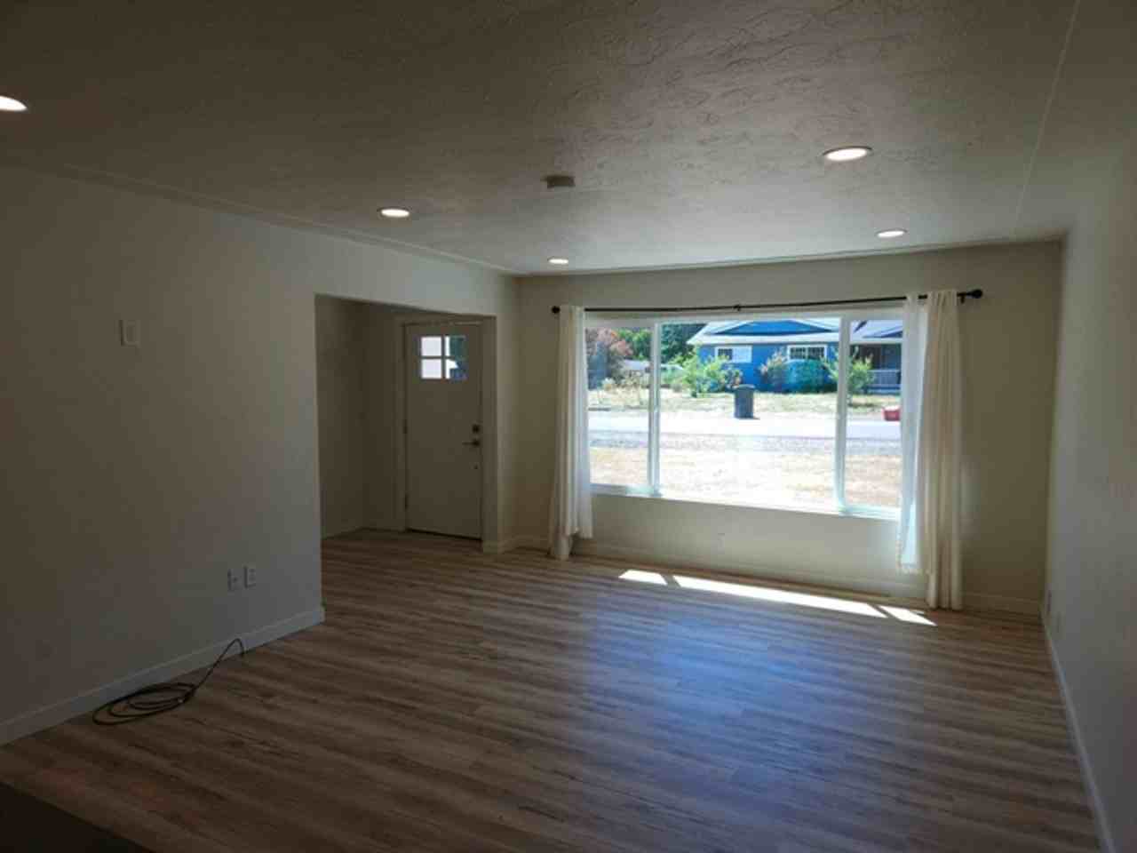 3994 Crestview Dr S - Photo 5 of 28