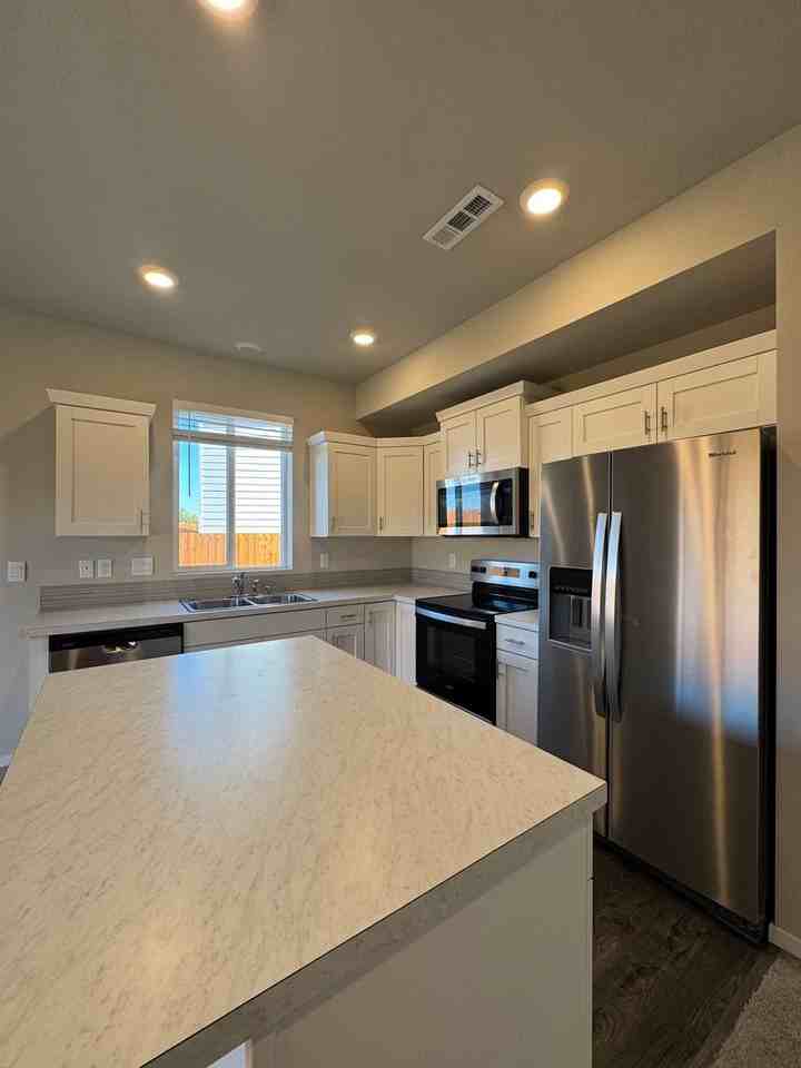 1312 Morgan Ct - Photo 7 of 30