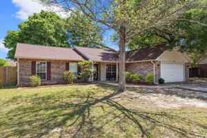 featured image of 425 Whirlaway Ct #1