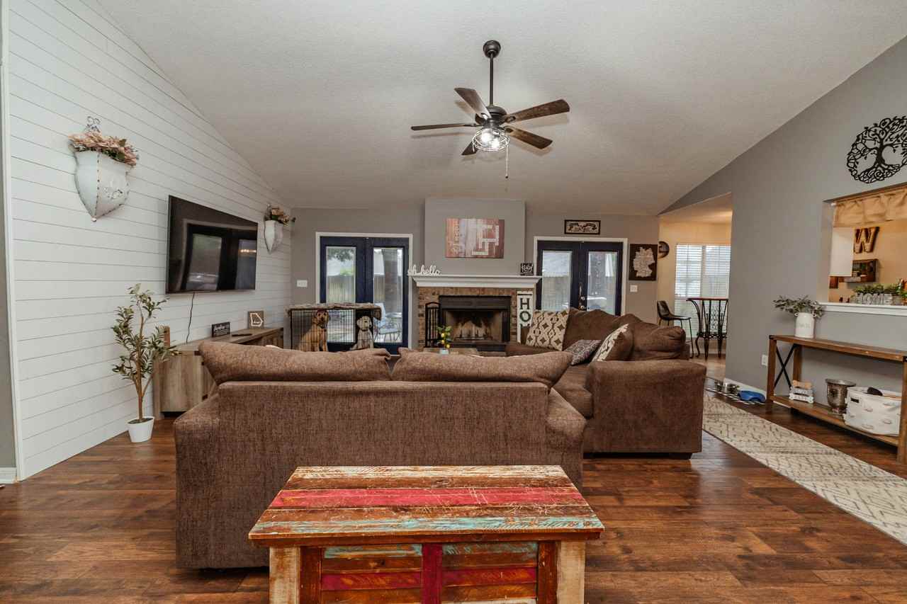 425 Whirlaway Ct #1 - Photo 5 of 34