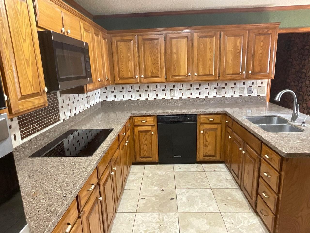 7812 Legend Ave - Photo 5 of 18