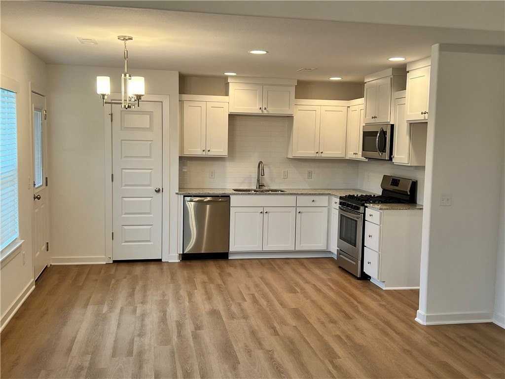 502 N Cresswell Dr - Photo 6 of 16