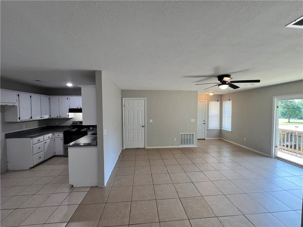 823 N Lola Ln - Photo 3 of 16