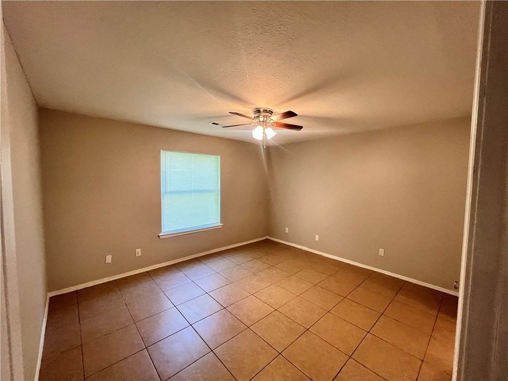 823 N Lola Ln - Photo 7 of 16