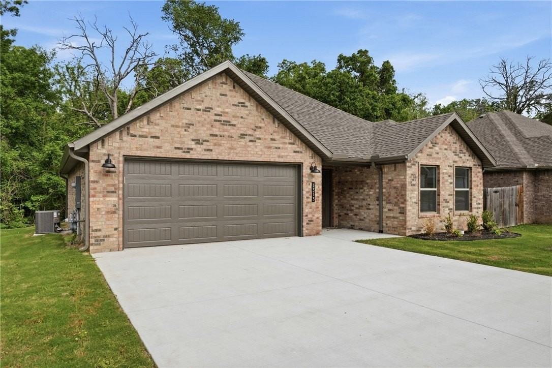 1313 Valley Dr - Photo 2 of 33