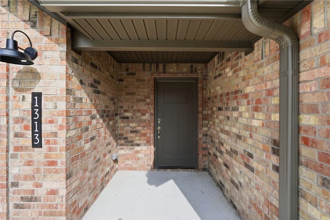 1313 Valley Dr - Photo 4 of 33
