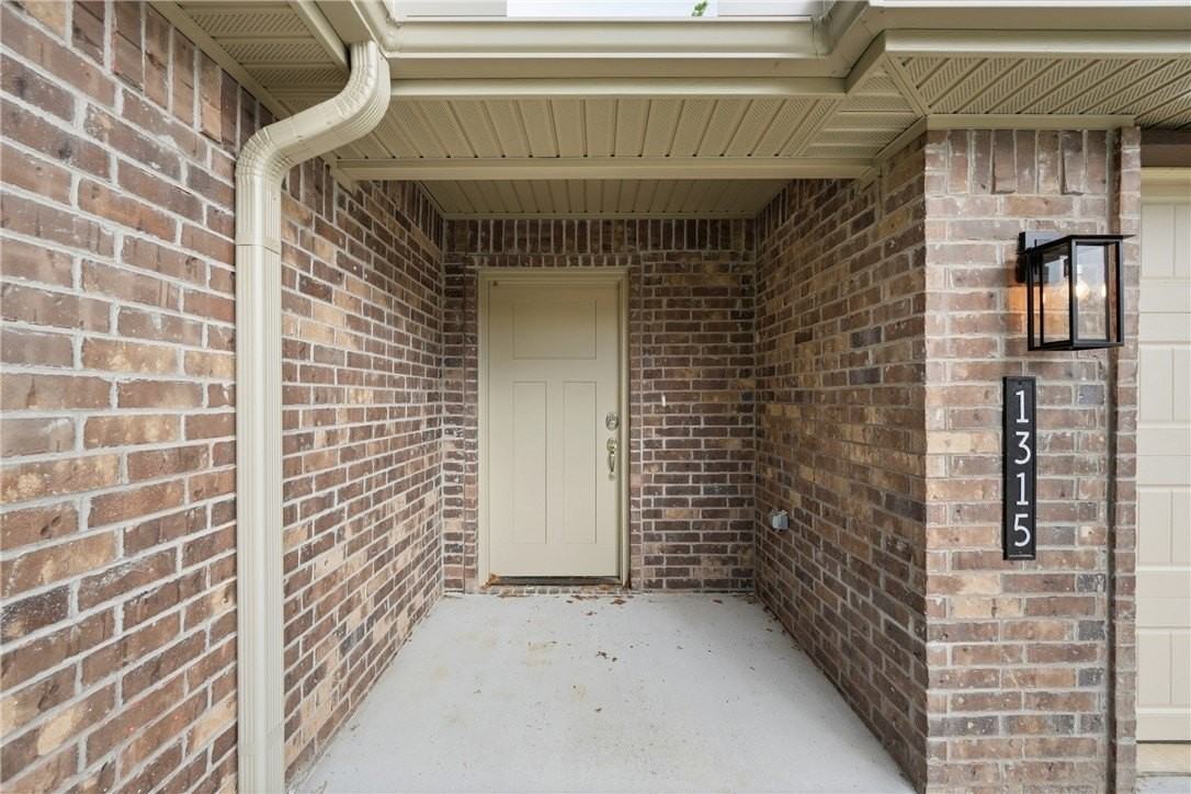 1315 Valley Dr - Photo 4 of 33