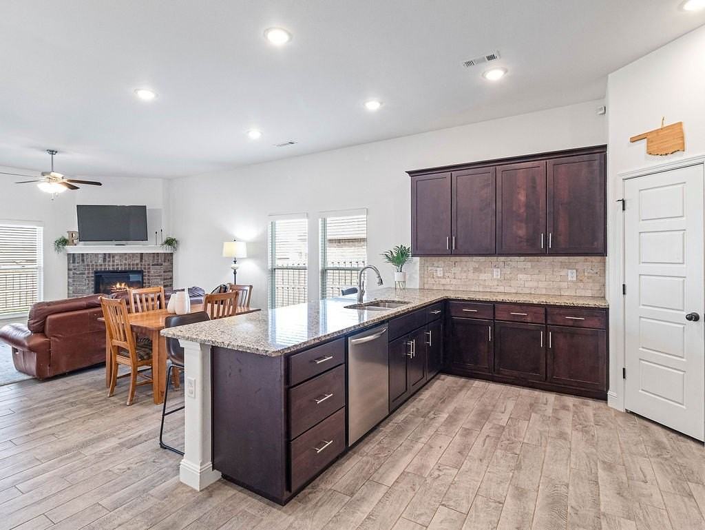 2402 England Ln - Photo 5 of 22