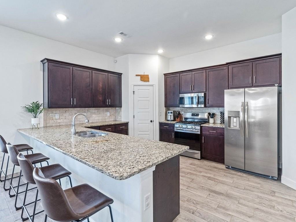2402 England Ln - Photo 6 of 22
