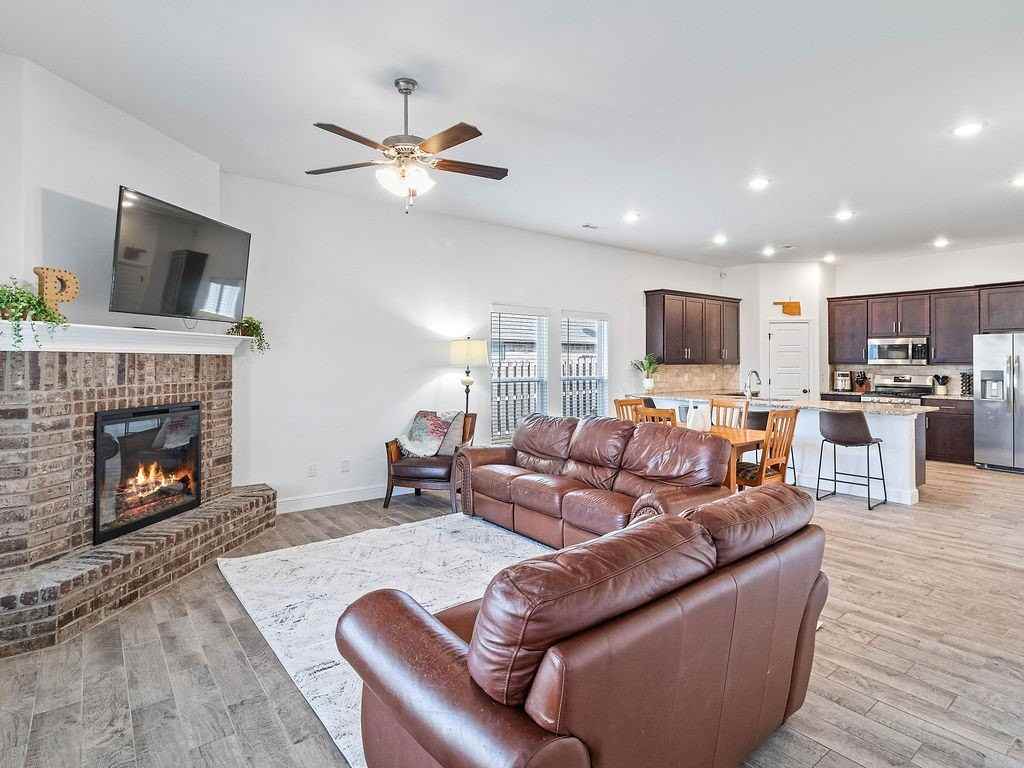 2402 England Ln - Photo 7 of 22