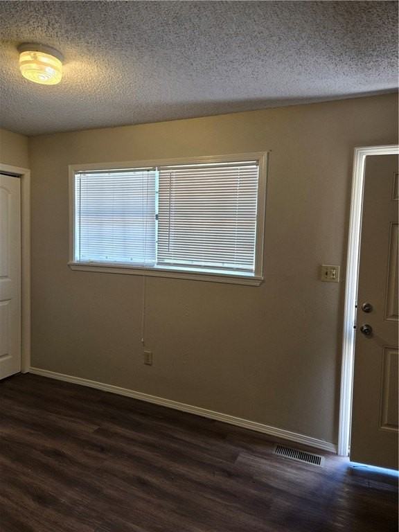 211 S Carl St - Photo 7 of 14