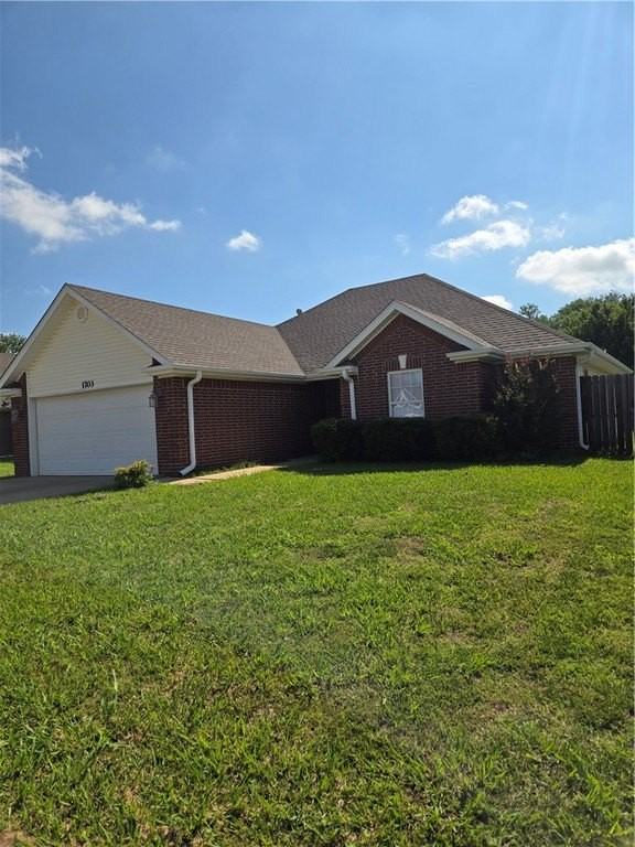 1703 N Valor - Photo 2 of 31