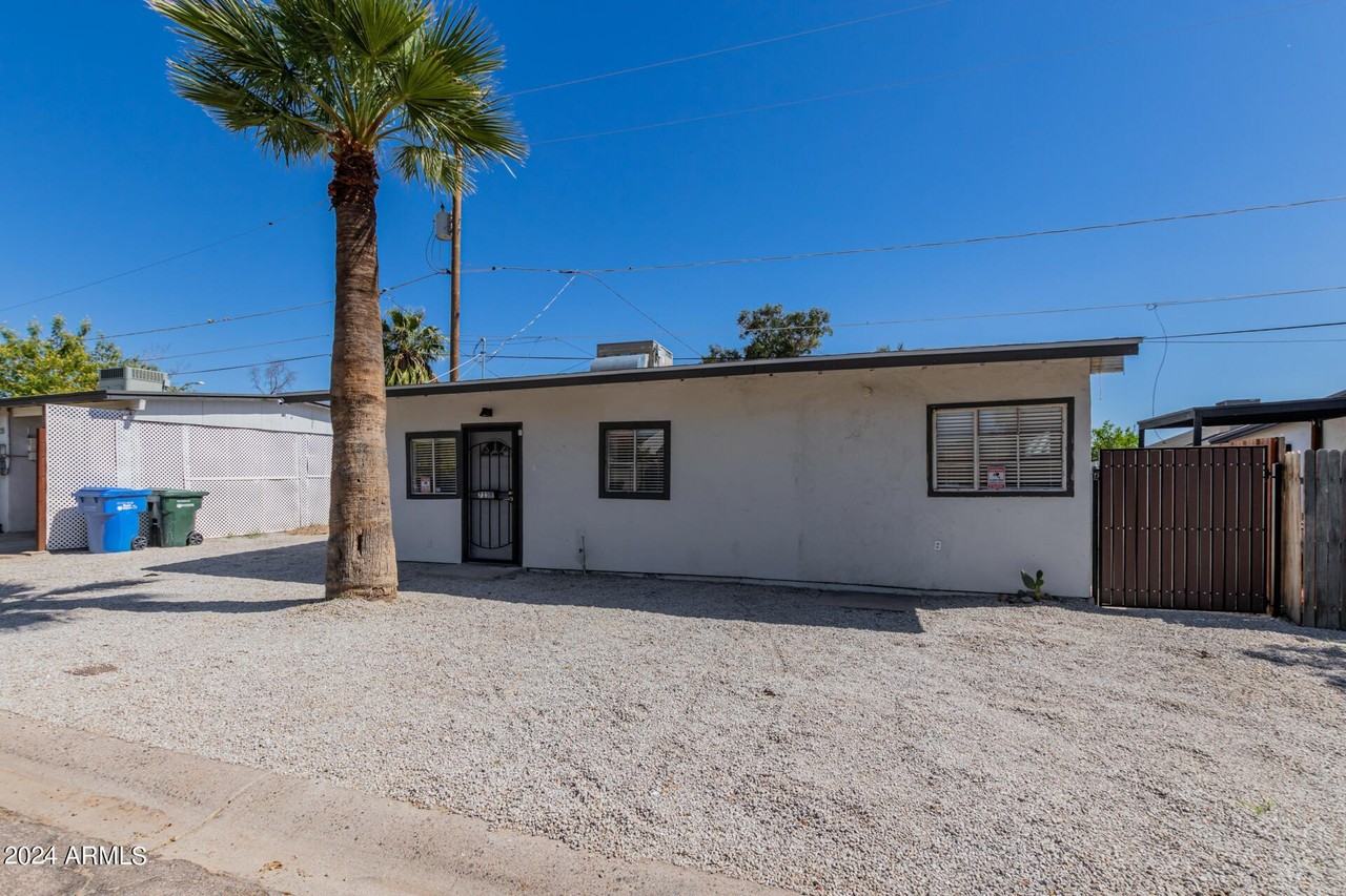 723 E Sunnyslope Ln - Photo 3 of 24