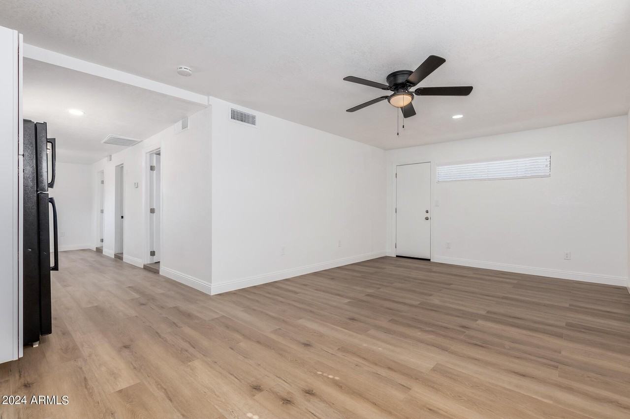 723 E Sunnyslope Ln - Photo 5 of 24