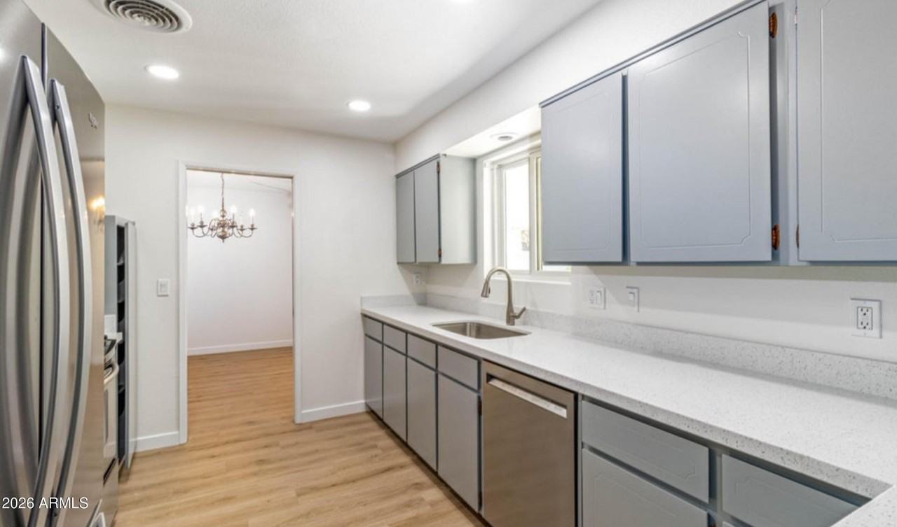 1303 W Devonshire St #1 - Photo 5 of 29