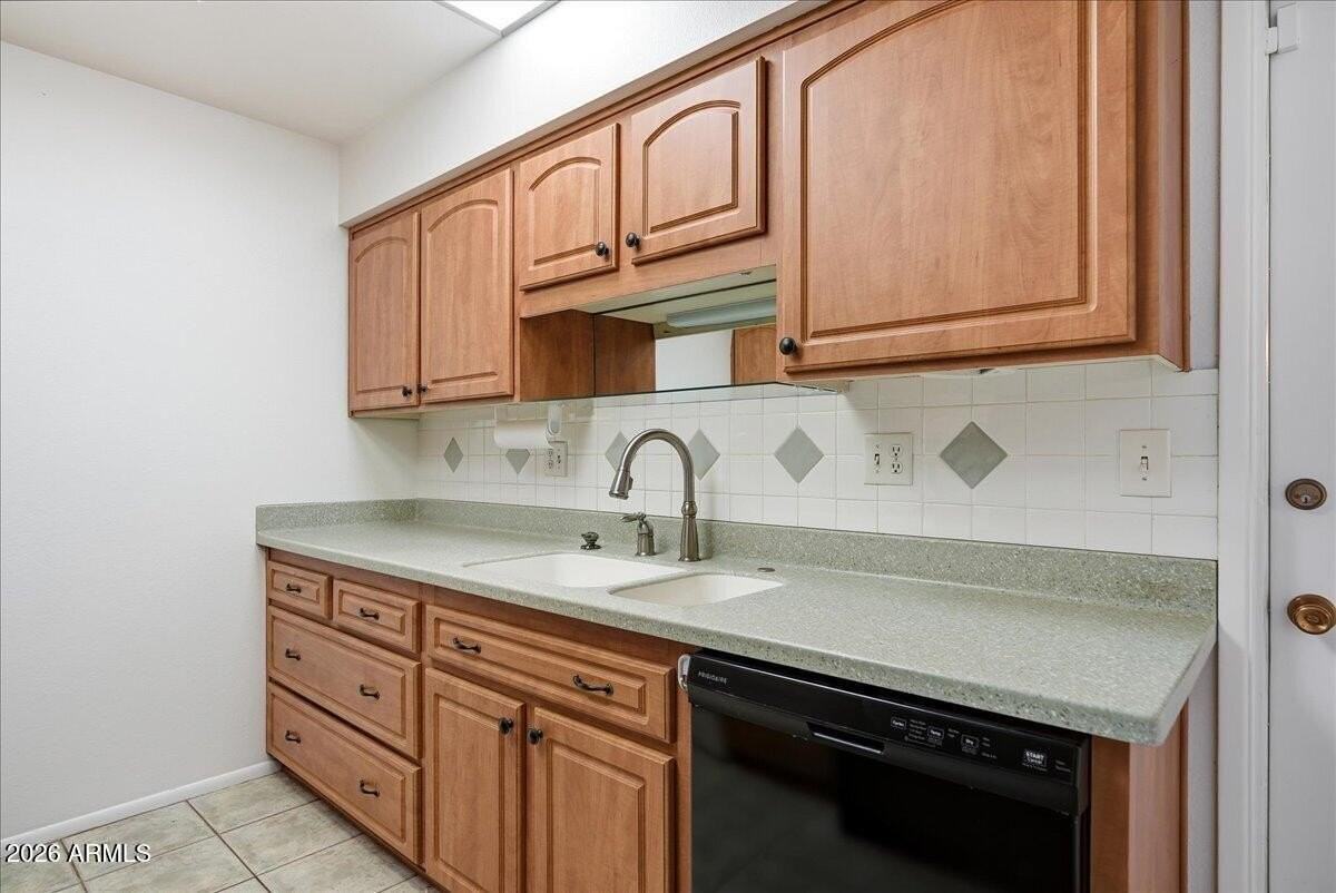 9907 W Cedar Dr - Photo 4 of 30