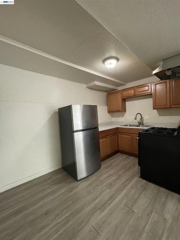 2424 E 24th St - Photo 4 of 13