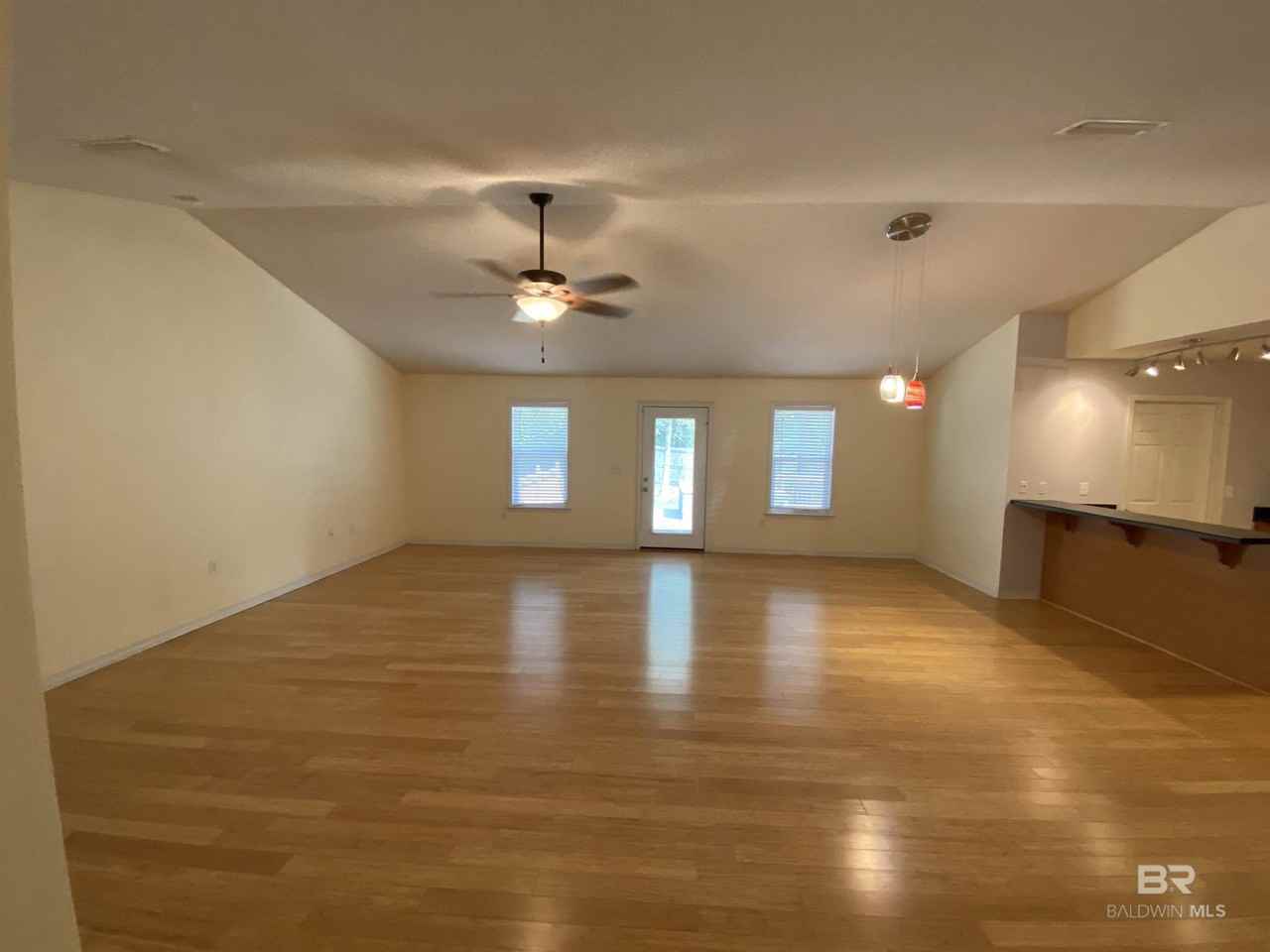 193 Lakeview Loop - Photo 5 of 18