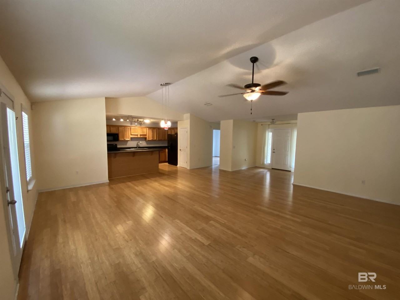 193 Lakeview Loop - Photo 7 of 18