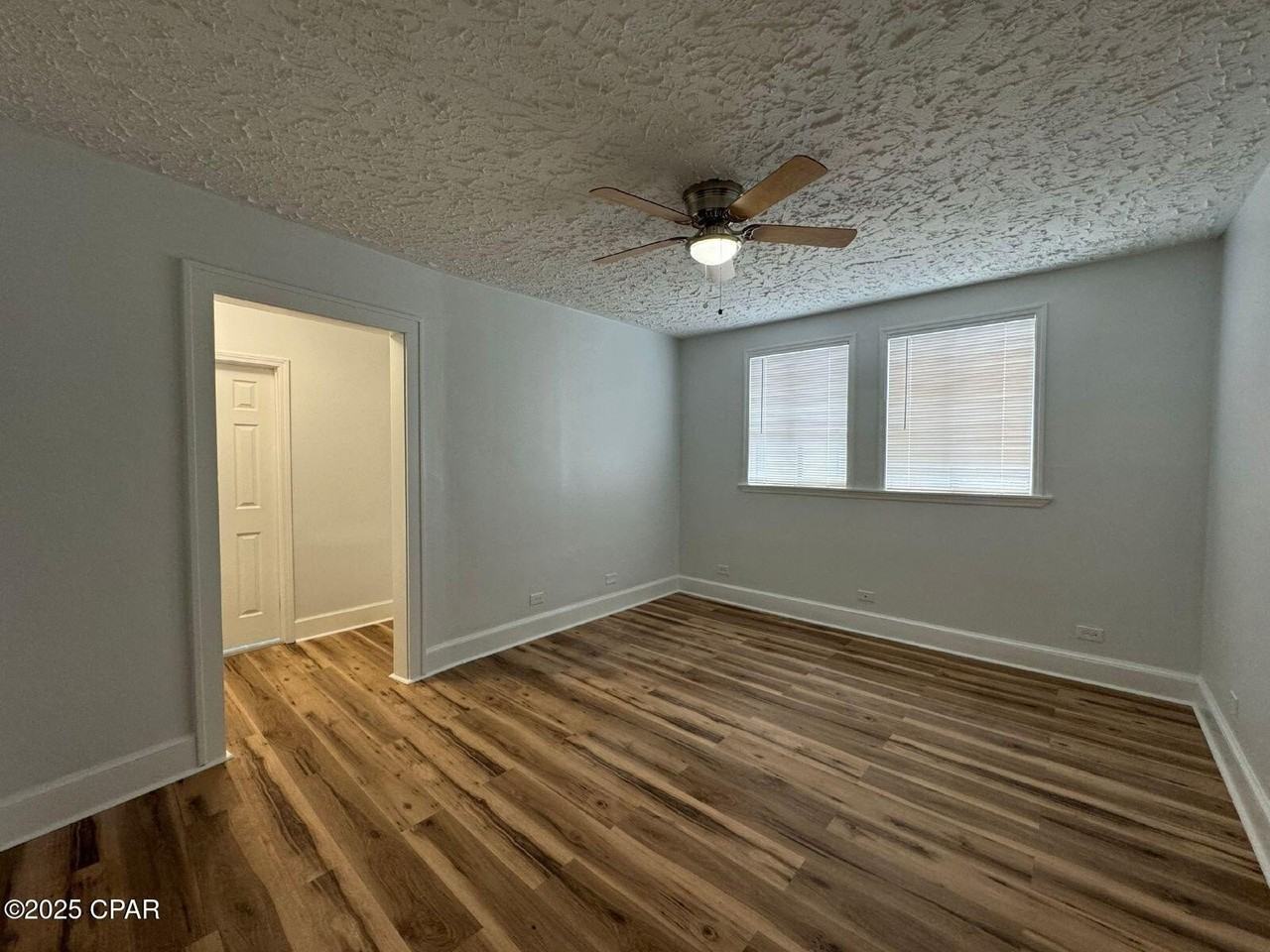 422 Magnolia Ave #4 - Photo 2 of 7
