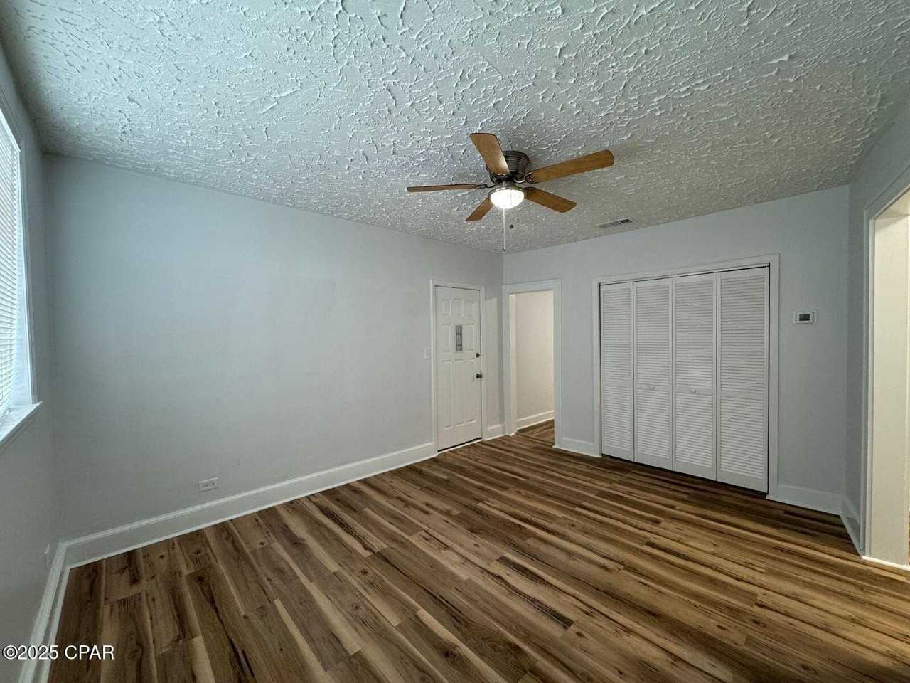 422 Magnolia Ave #4 - Photo 3 of 7