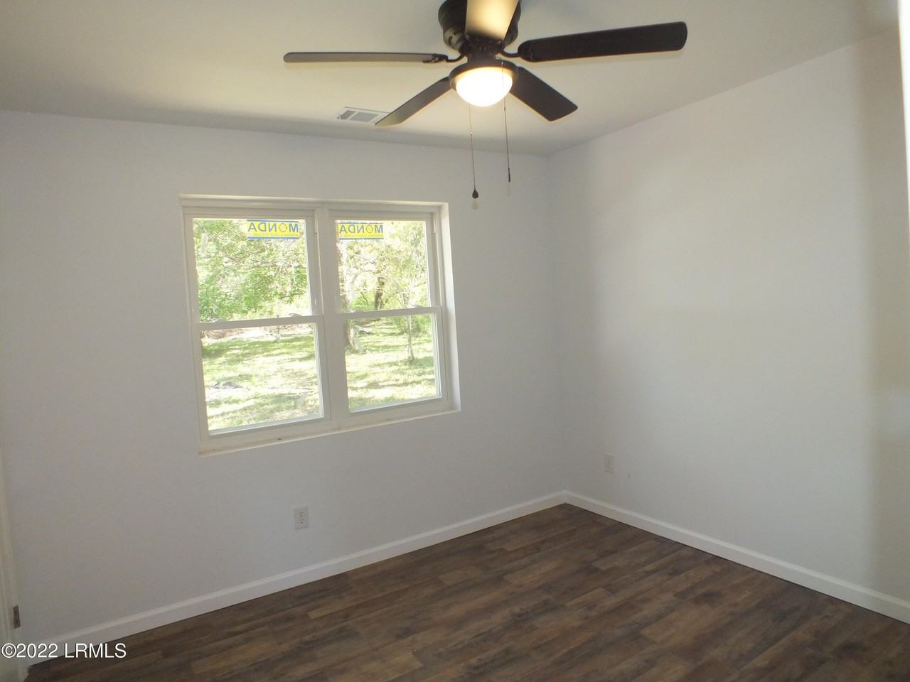 1256 Kings Hwy - Photo 4 of 11