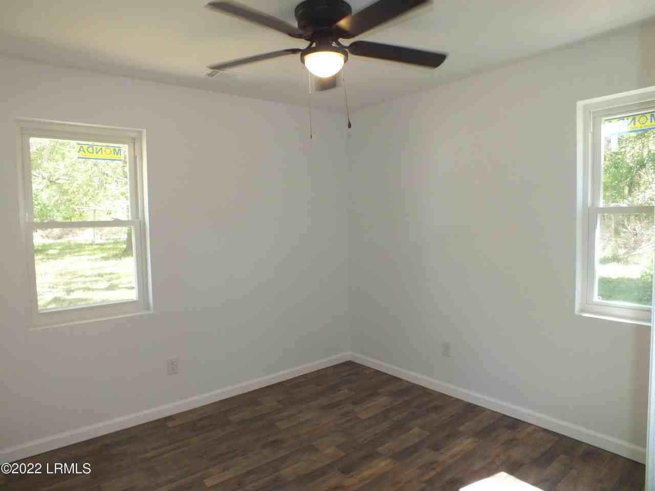 1256 Kings Hwy - Photo 7 of 11